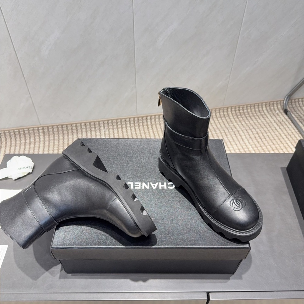 Chanel back boots - Picture 4 of 6
